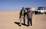 R. Kuper mit Théodore Monod in der Großen Sandsee Ägyptens anlässlich einer Exkursion des Workshops in Siwa, Januar 1997. / R. Kuper with Théodore Monod during a workshop excursion to the Siwa Oasis in the Great Sand Sea of Egypt, January 1998