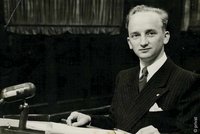 Benjamin Ferencz 1948 beim Nürnberger Prozess